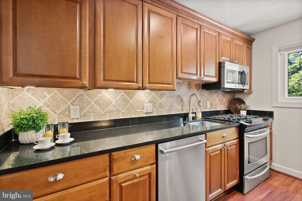 49 Skyhill Rd #204
