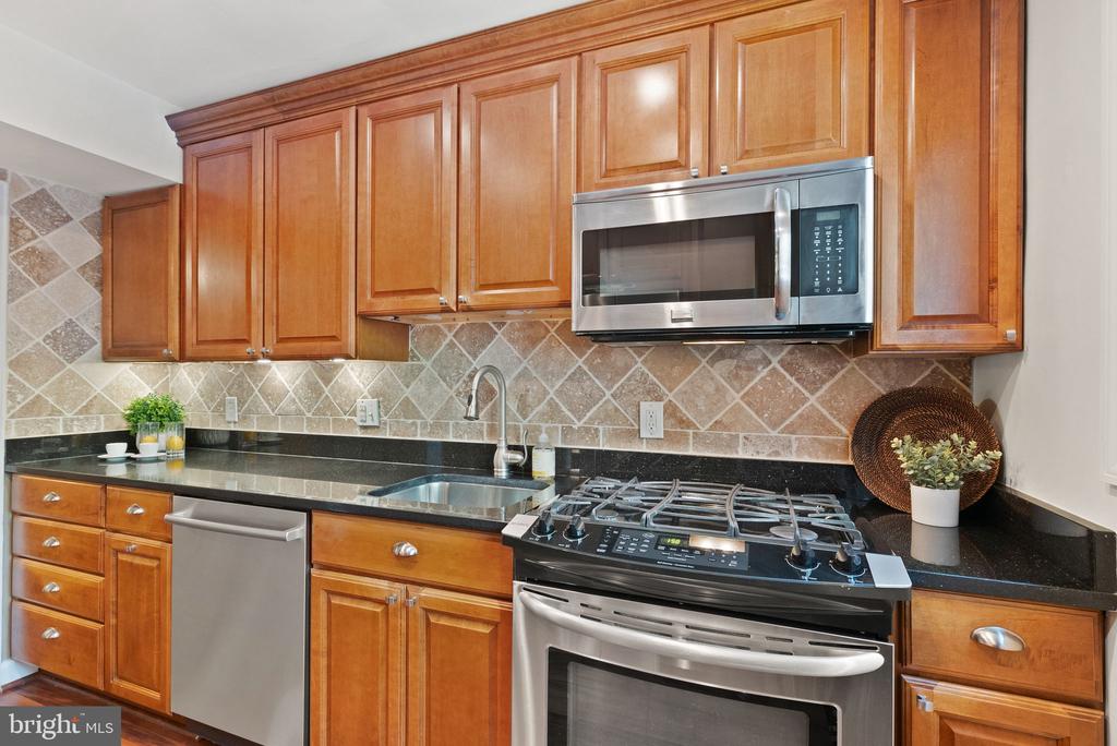 49 Skyhill Rd #204
