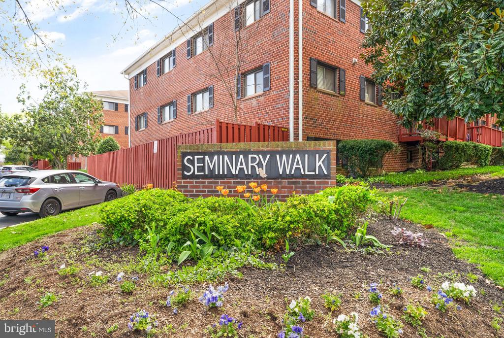 49 Skyhill Rd #204