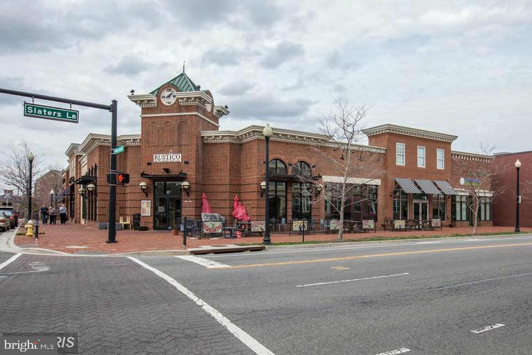 1828 POTOMAC GREENS DRIVE