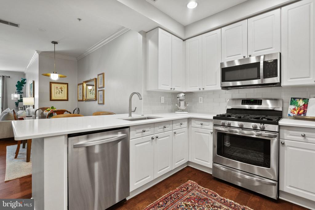 5108 DONOVAN DRIVE Unit: 305