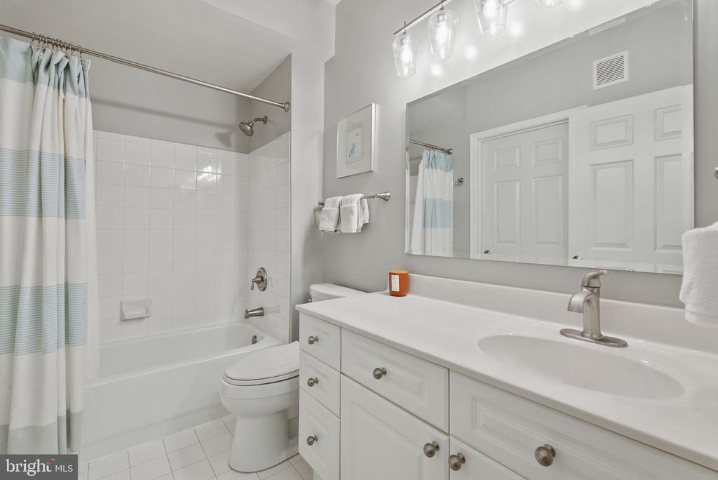 5108 DONOVAN DRIVE Unit: 305