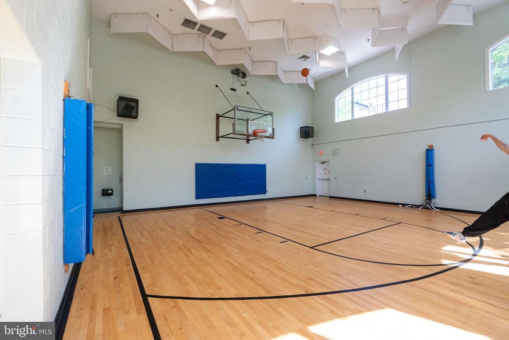 5108 DONOVAN DRIVE Unit: 305
