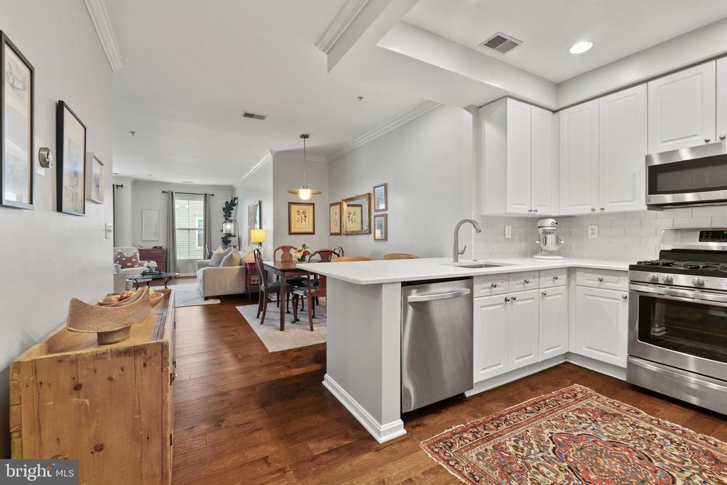 5108 DONOVAN DRIVE Unit: 305