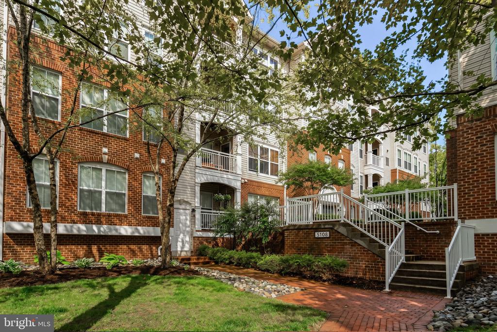 5108 DONOVAN DRIVE Unit: 305