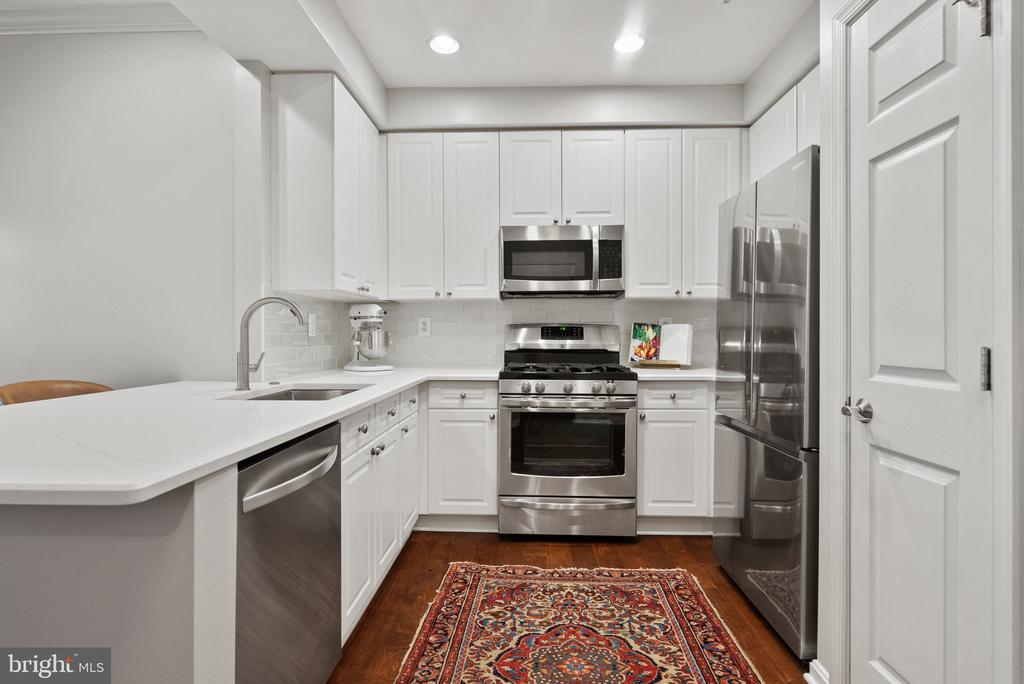 5108 DONOVAN DRIVE Unit: 305