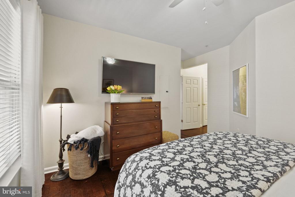 5108 DONOVAN DRIVE Unit: 305