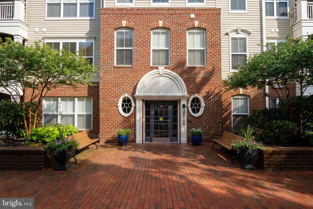 5108 DONOVAN DRIVE Unit: 305