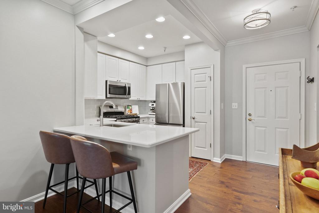 5108 DONOVAN DRIVE Unit: 305