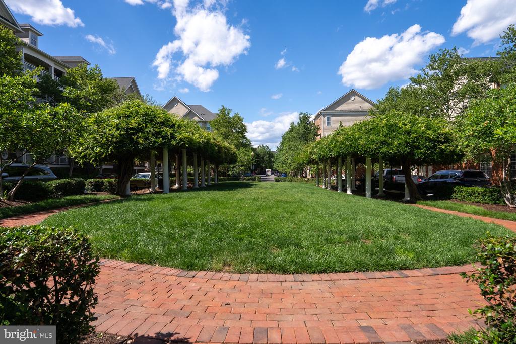 5108 DONOVAN DRIVE Unit: 305