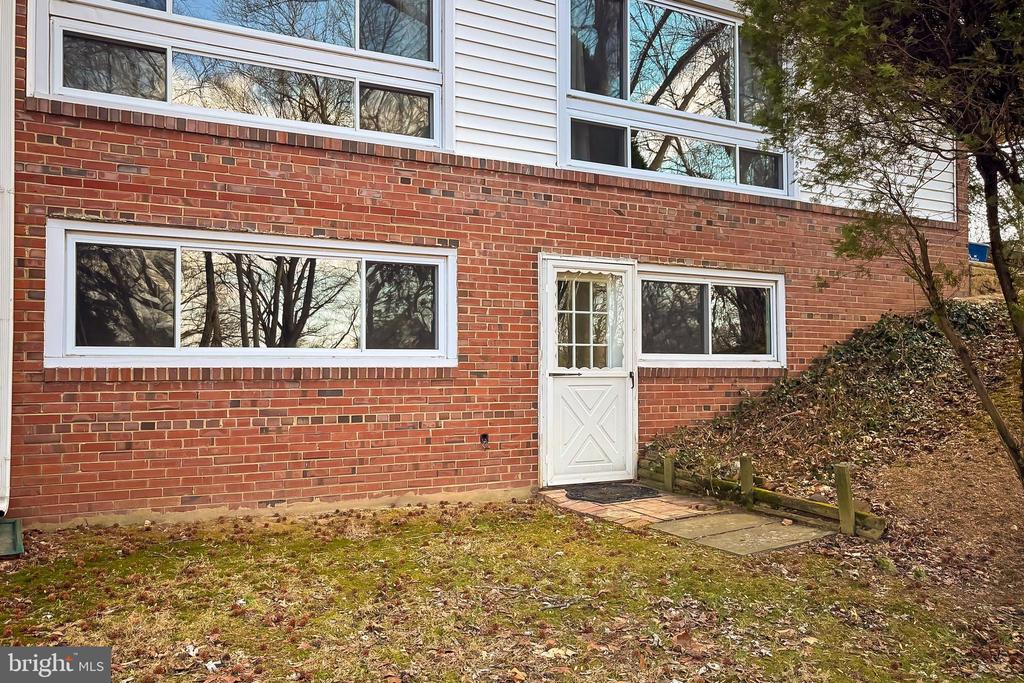 10004 Blackthorn Ct