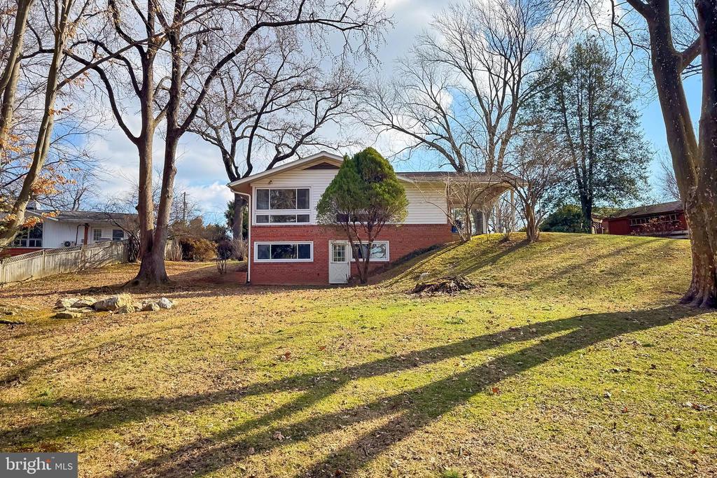10004 Blackthorn Ct