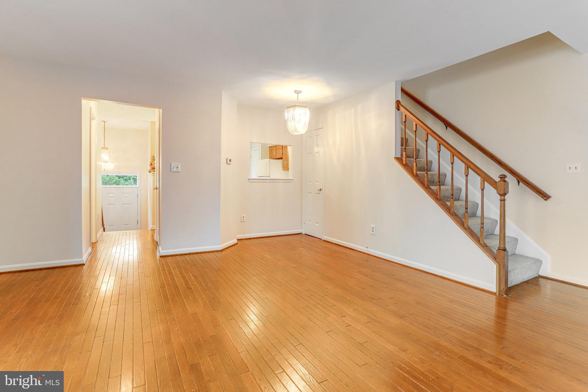 3729 Roxbury Ln