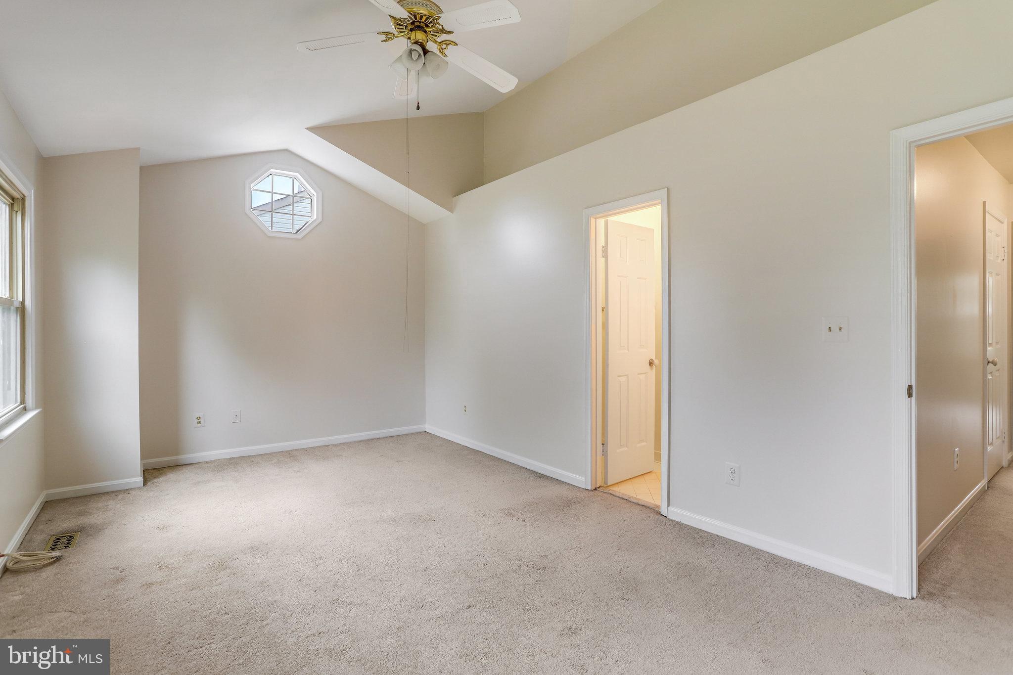 3729 Roxbury Ln