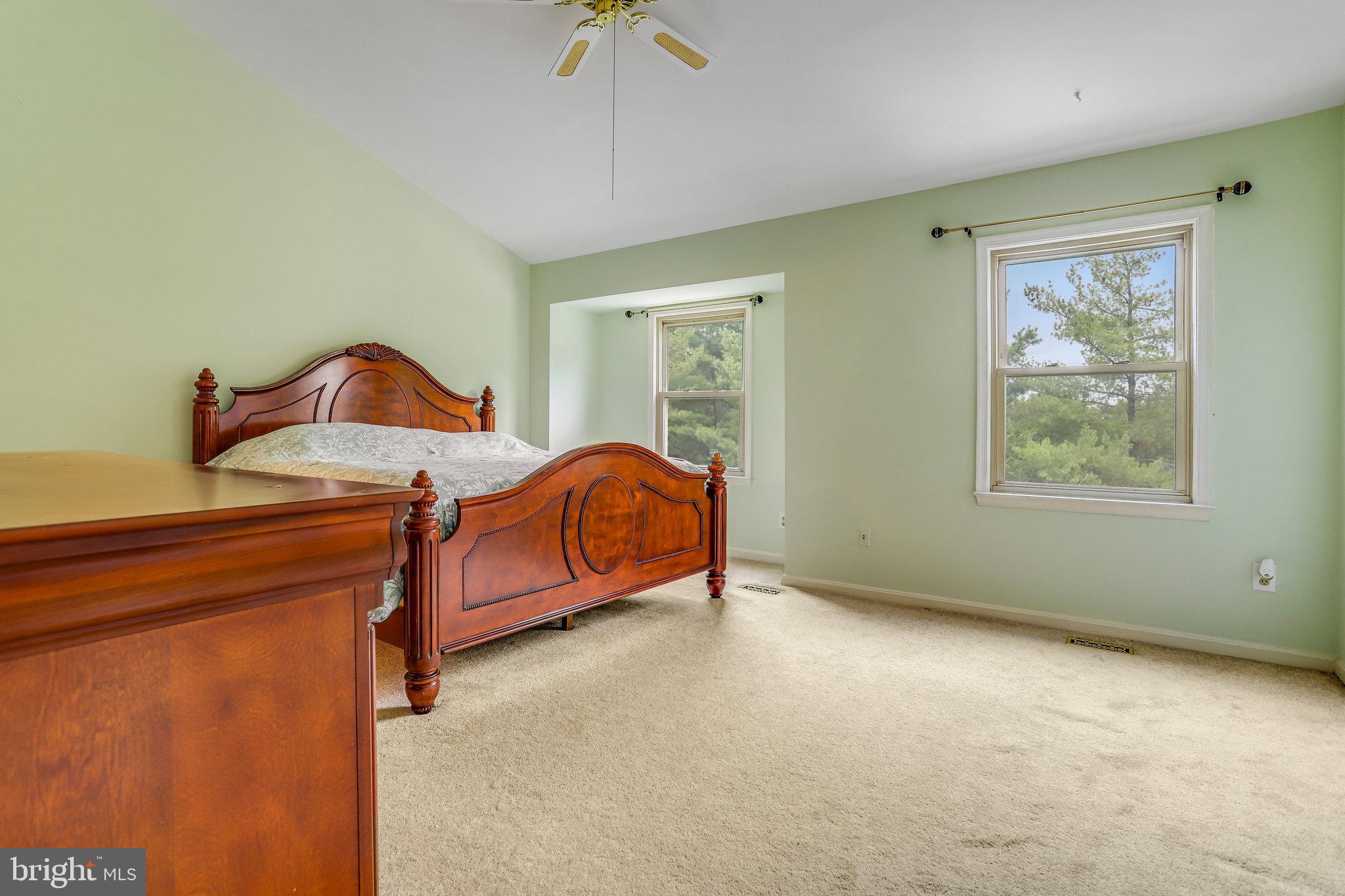 3729 Roxbury Ln