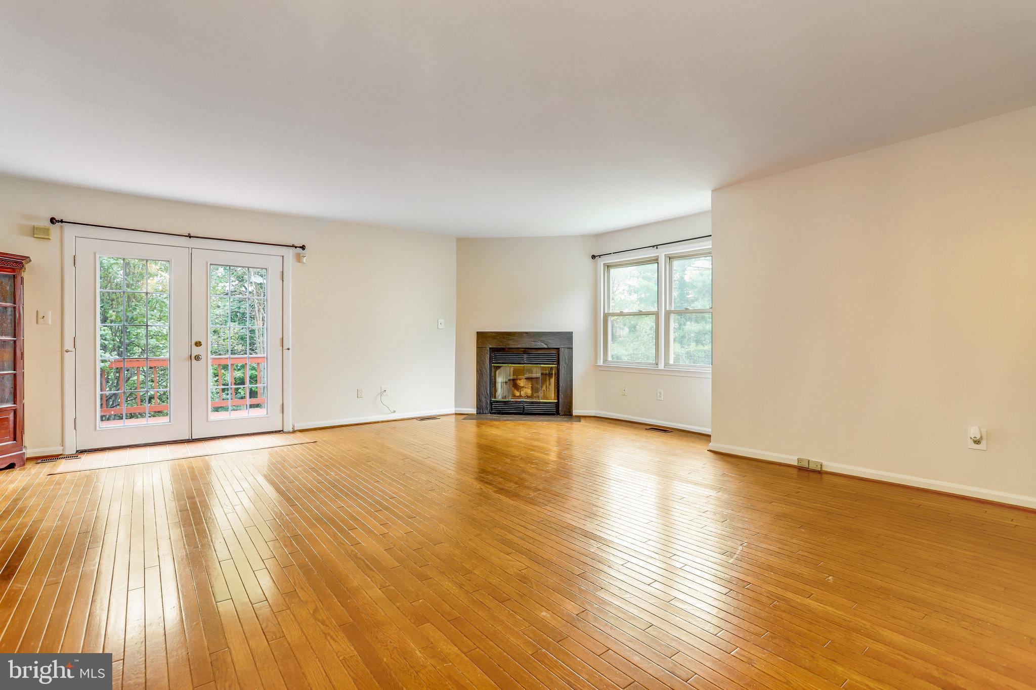 3729 Roxbury Ln