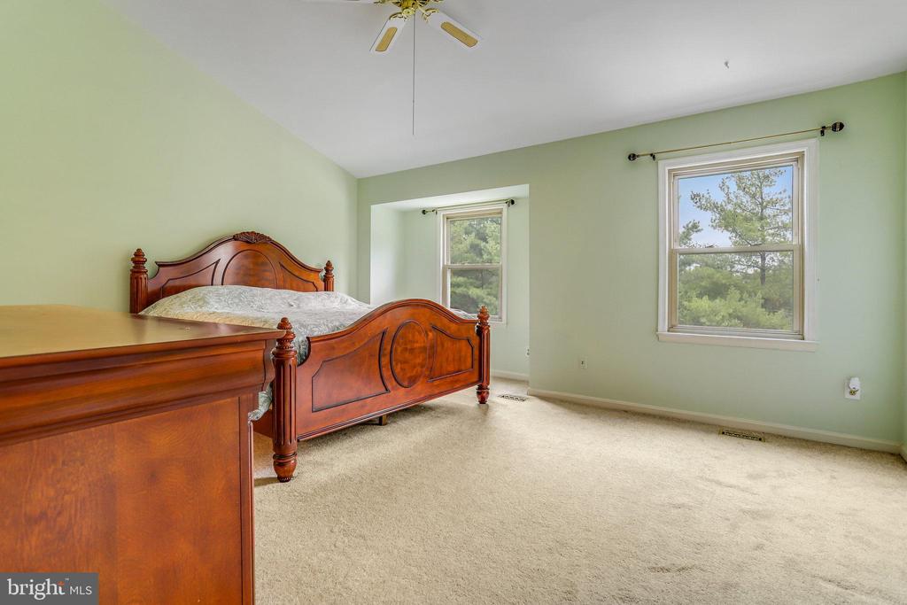 3729 Roxbury Ln
