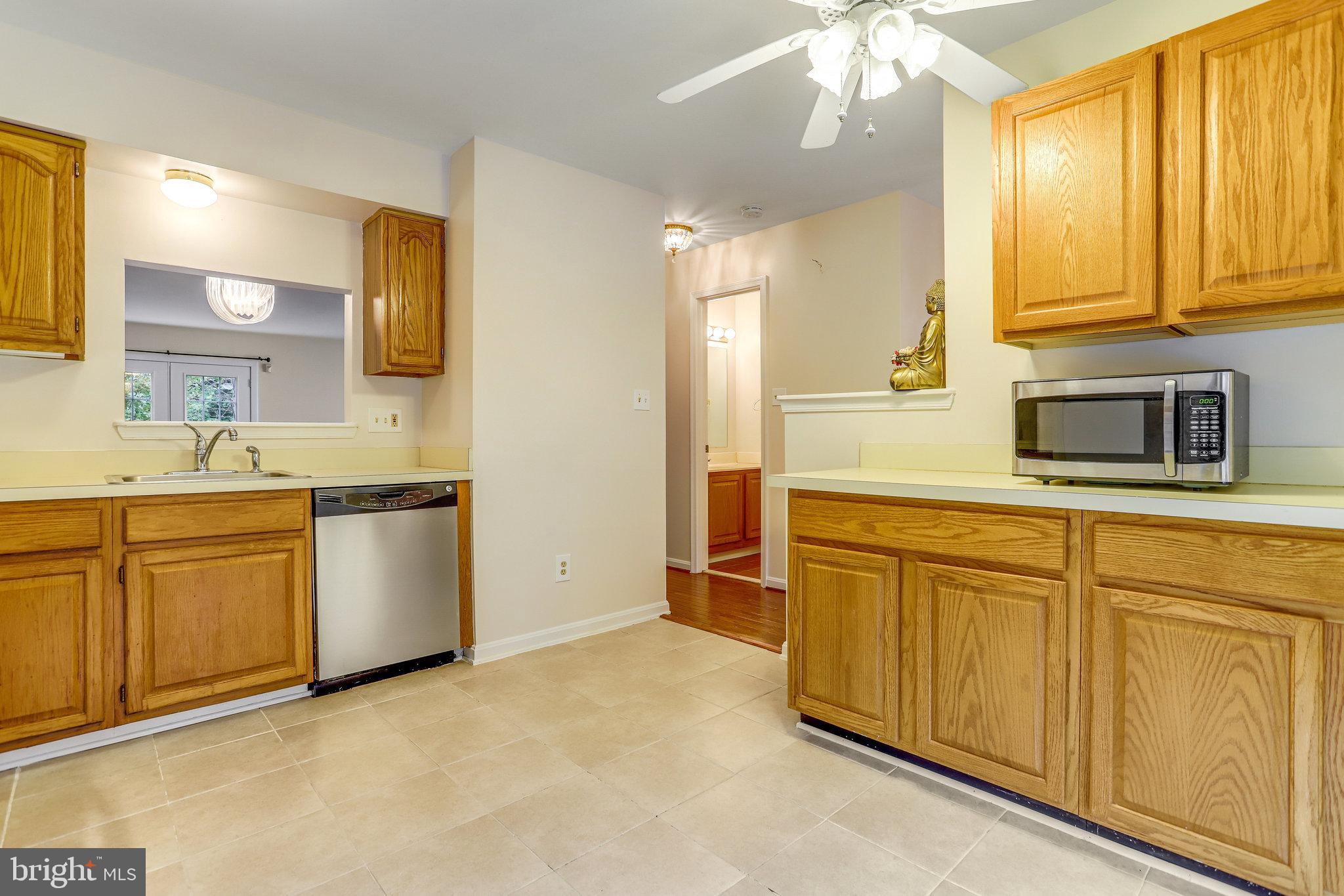 3729 Roxbury Ln