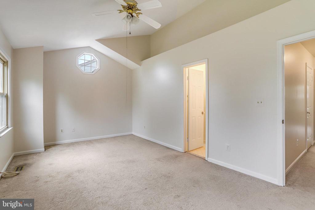 3729 Roxbury Ln