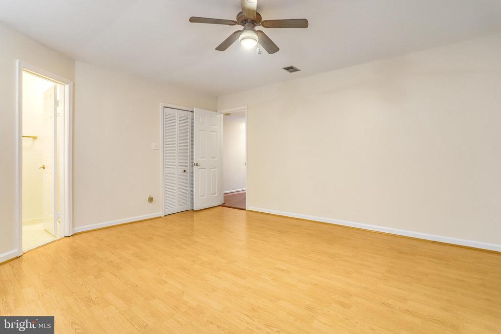 3729 Roxbury Ln