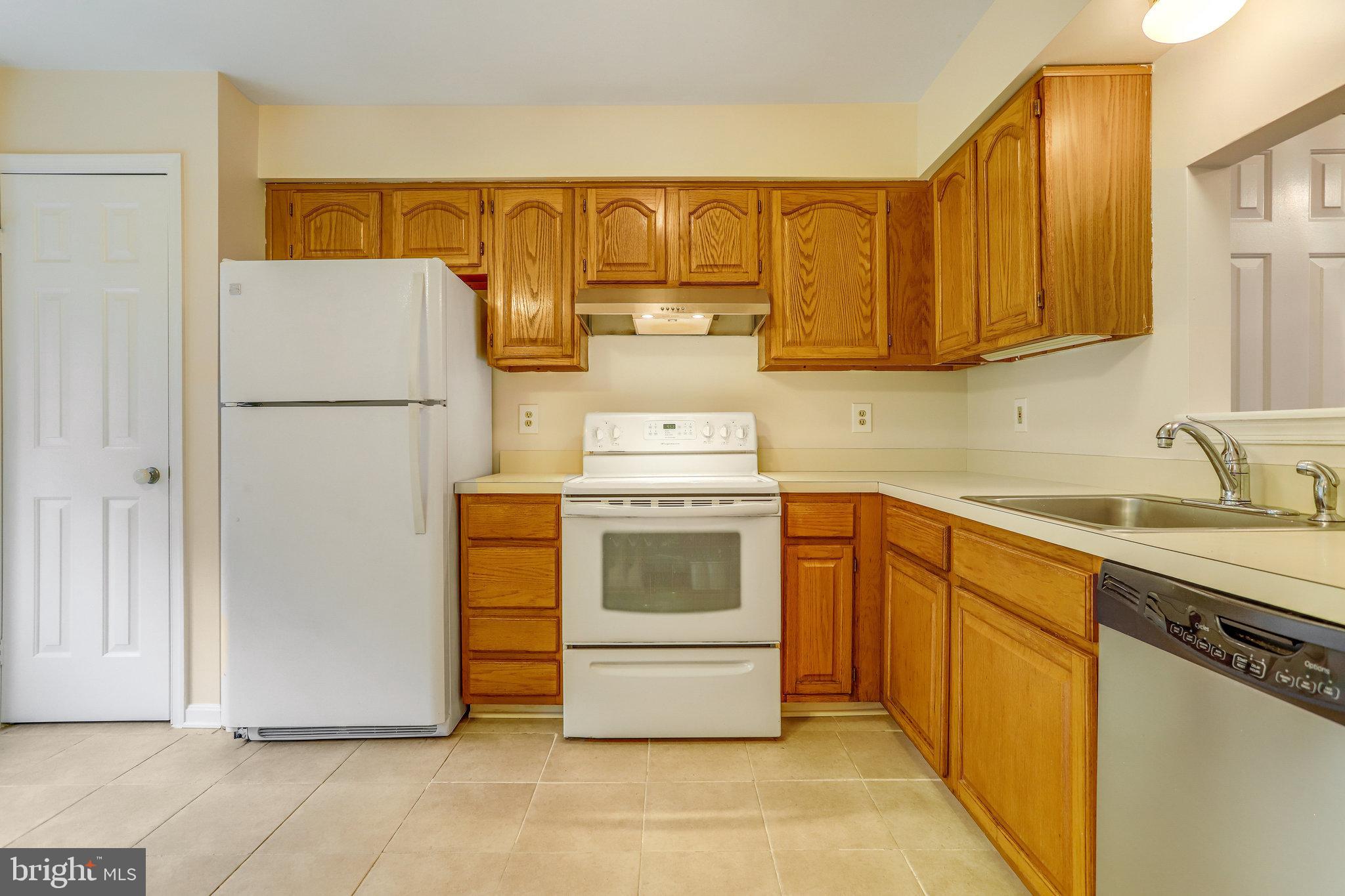 3729 Roxbury Ln