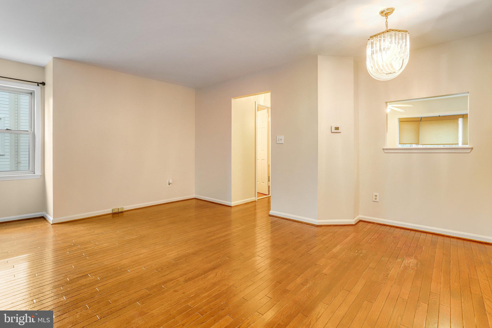 3729 Roxbury Ln