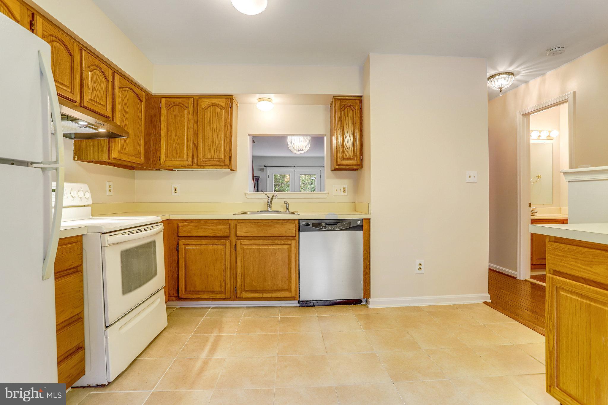 3729 Roxbury Ln