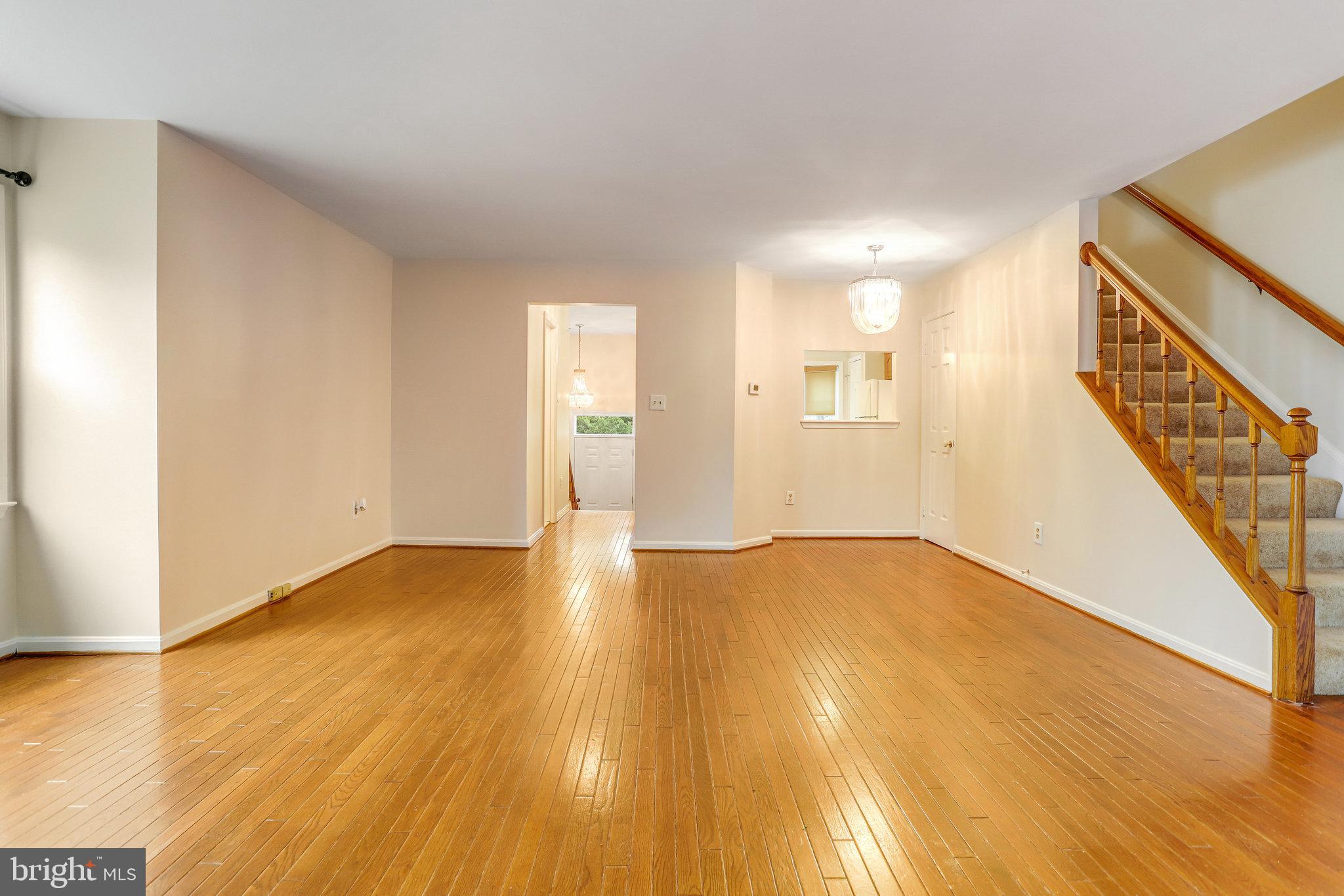 3729 Roxbury Ln