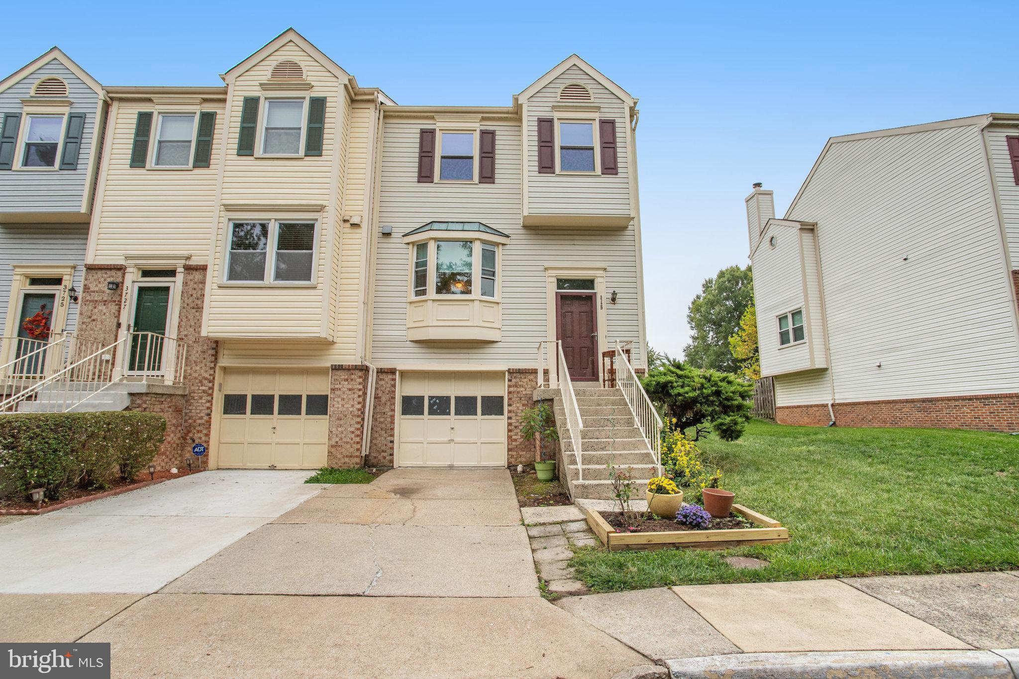 3729 Roxbury Ln