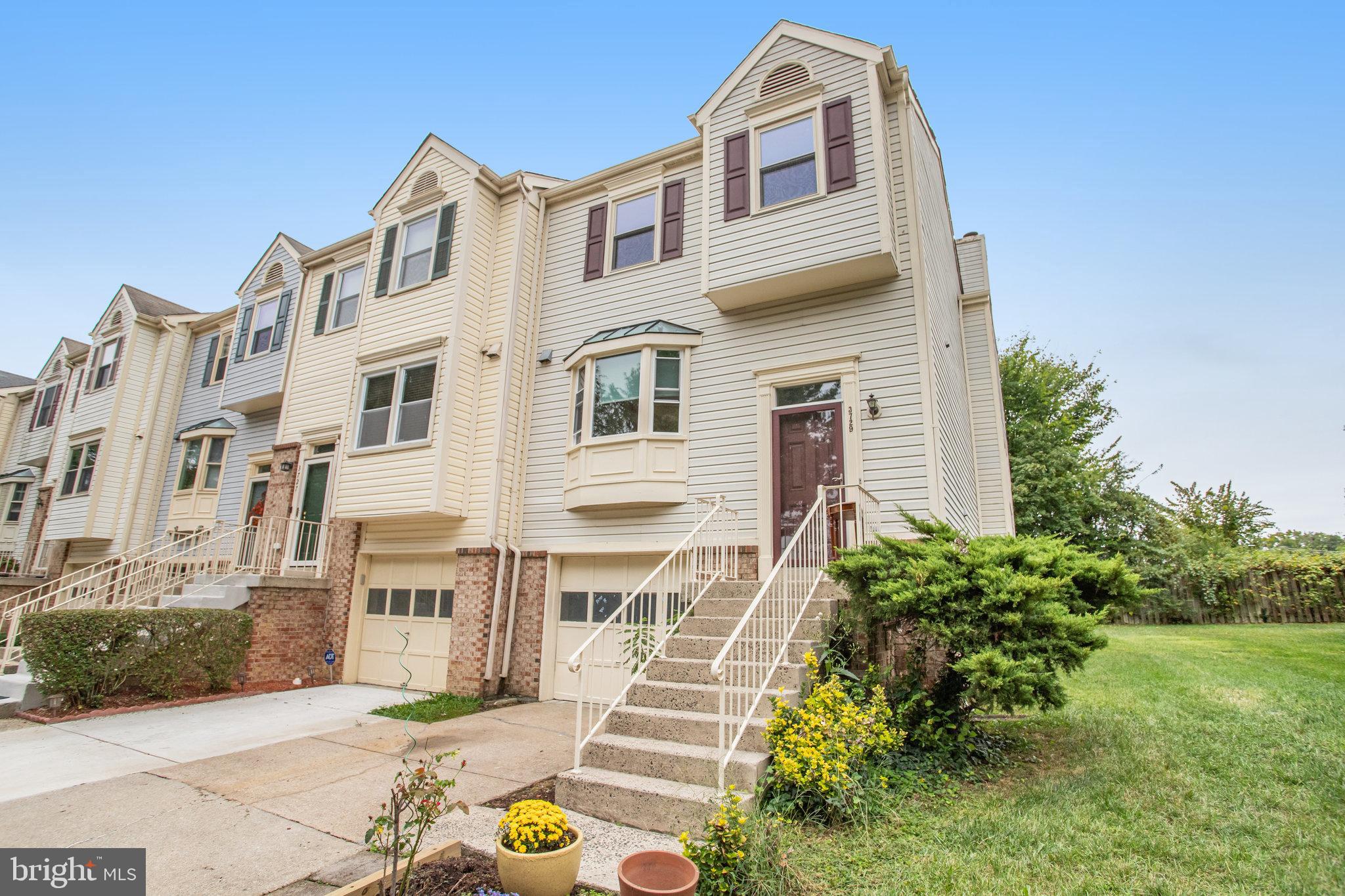 3729 Roxbury Ln
