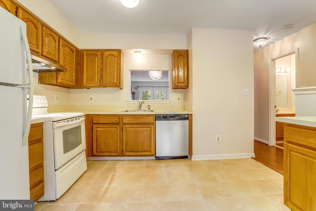 3729 Roxbury Ln