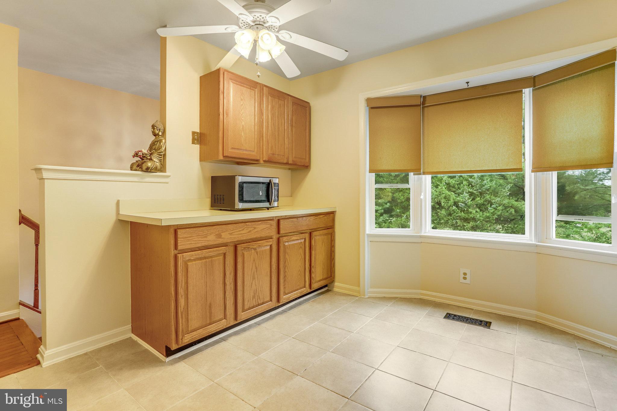 3729 Roxbury Ln