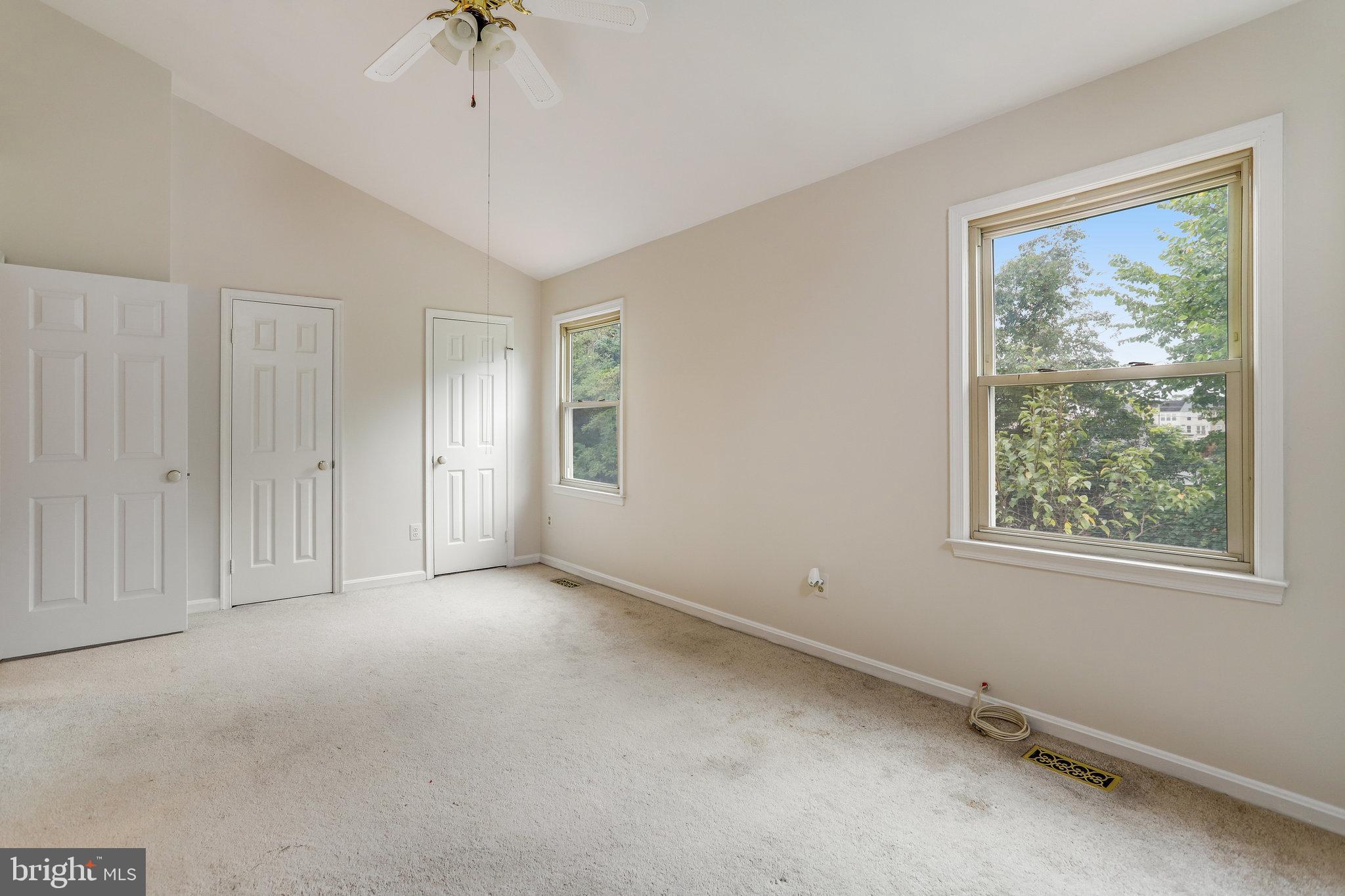3729 Roxbury Ln