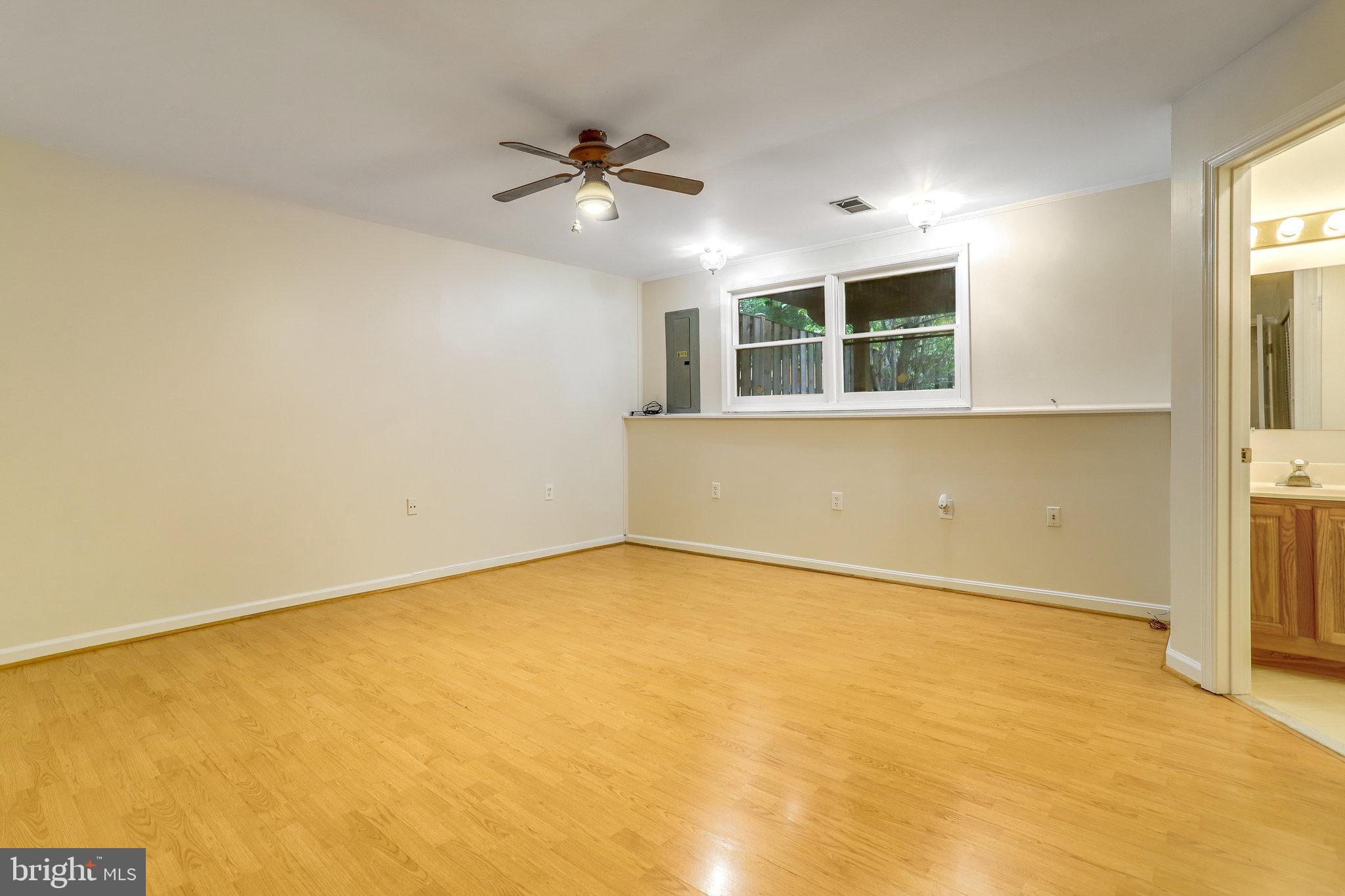 3729 Roxbury Ln