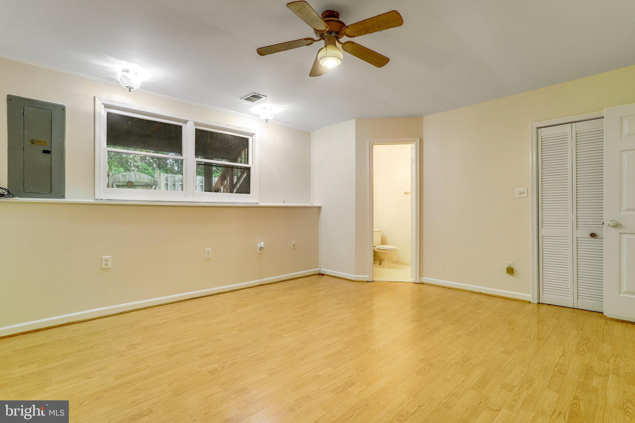 3729 Roxbury Ln