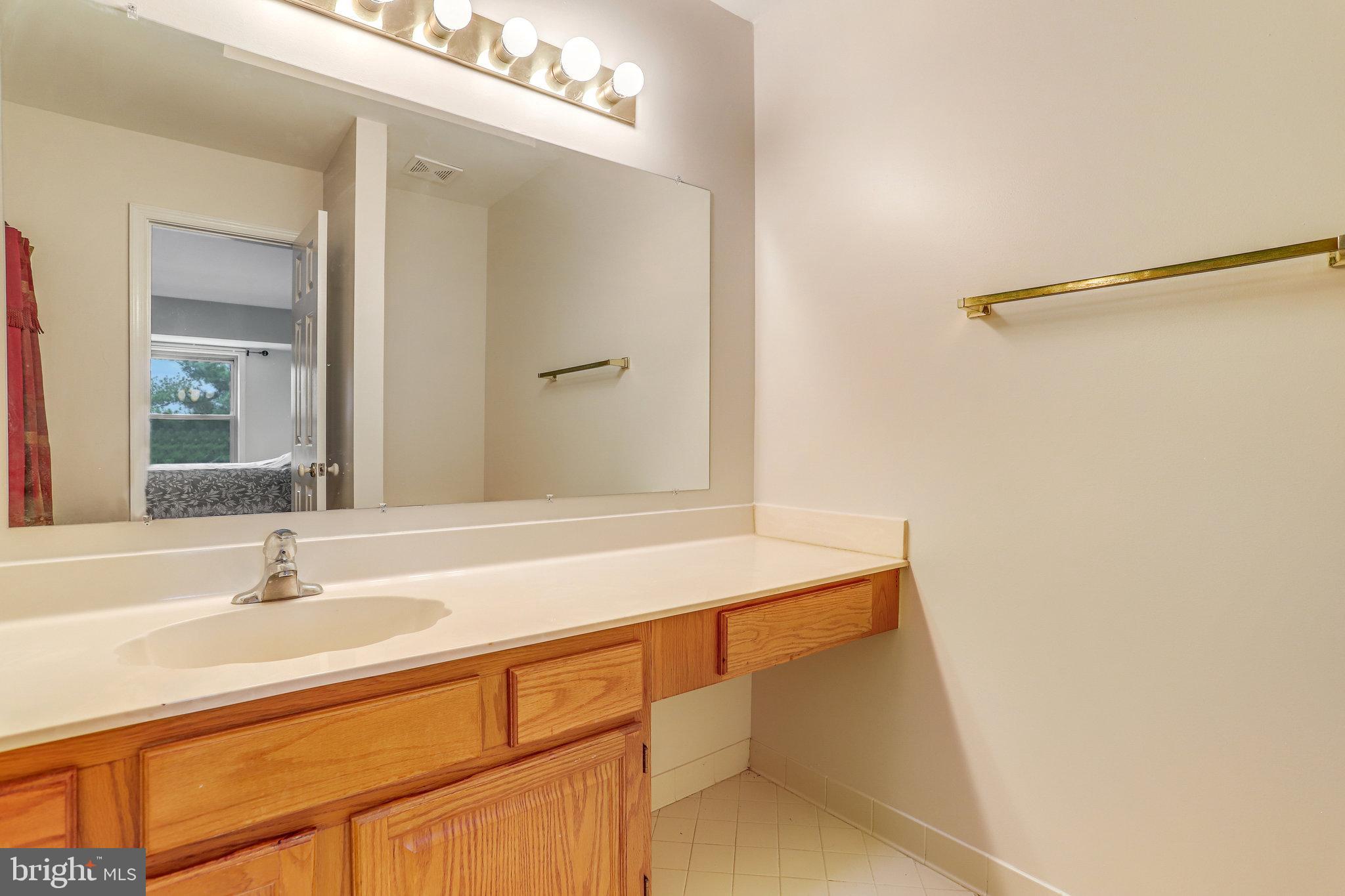 3729 Roxbury Ln