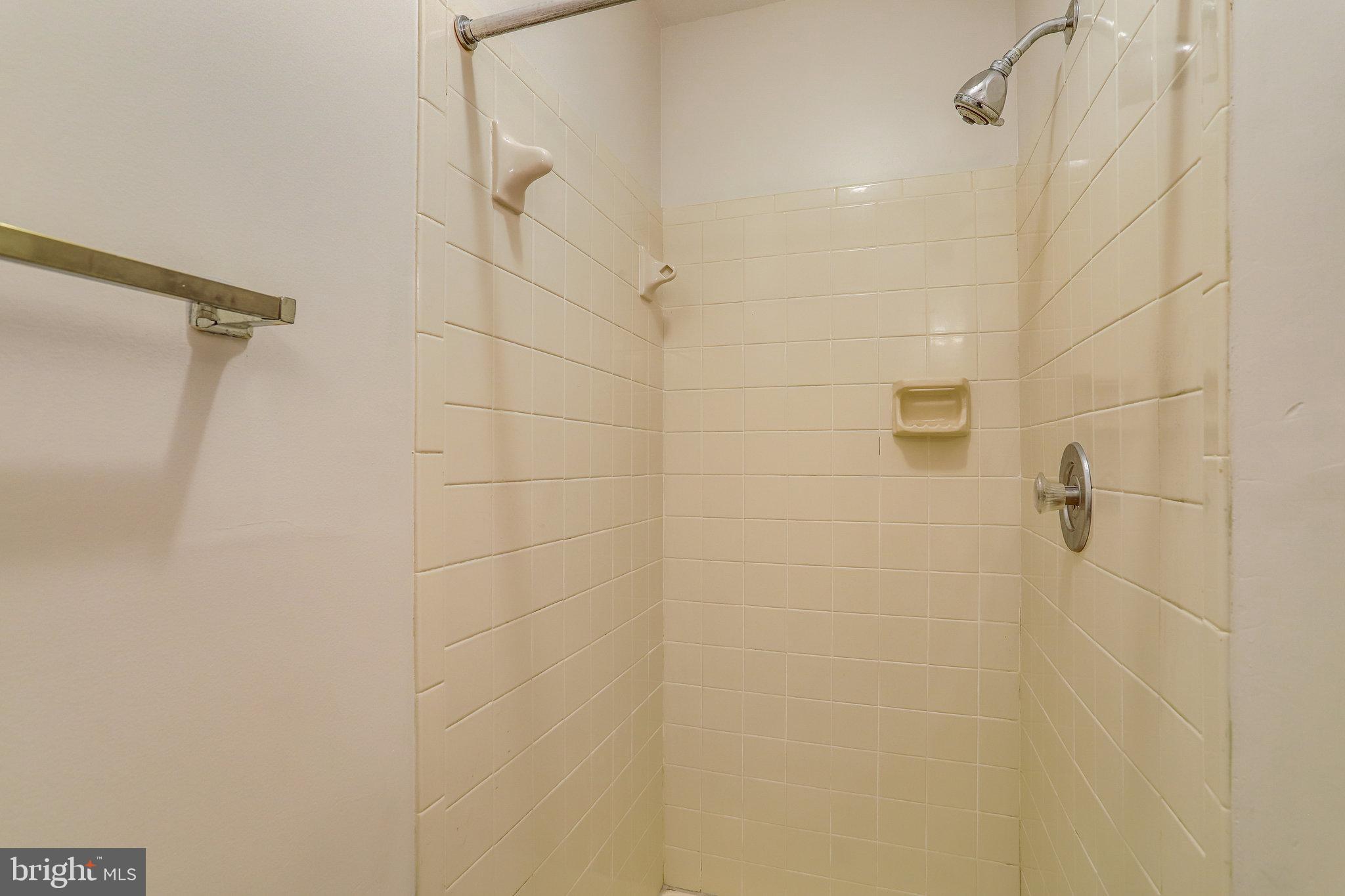 3729 Roxbury Ln