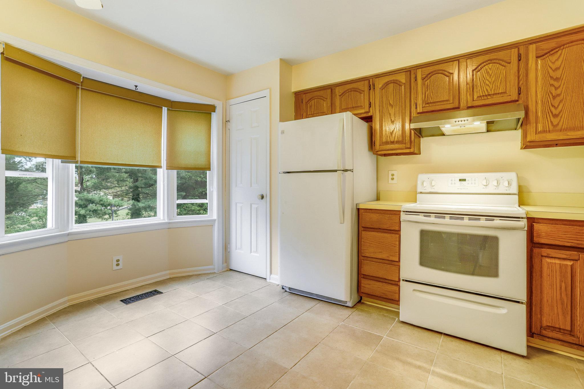 3729 Roxbury Ln