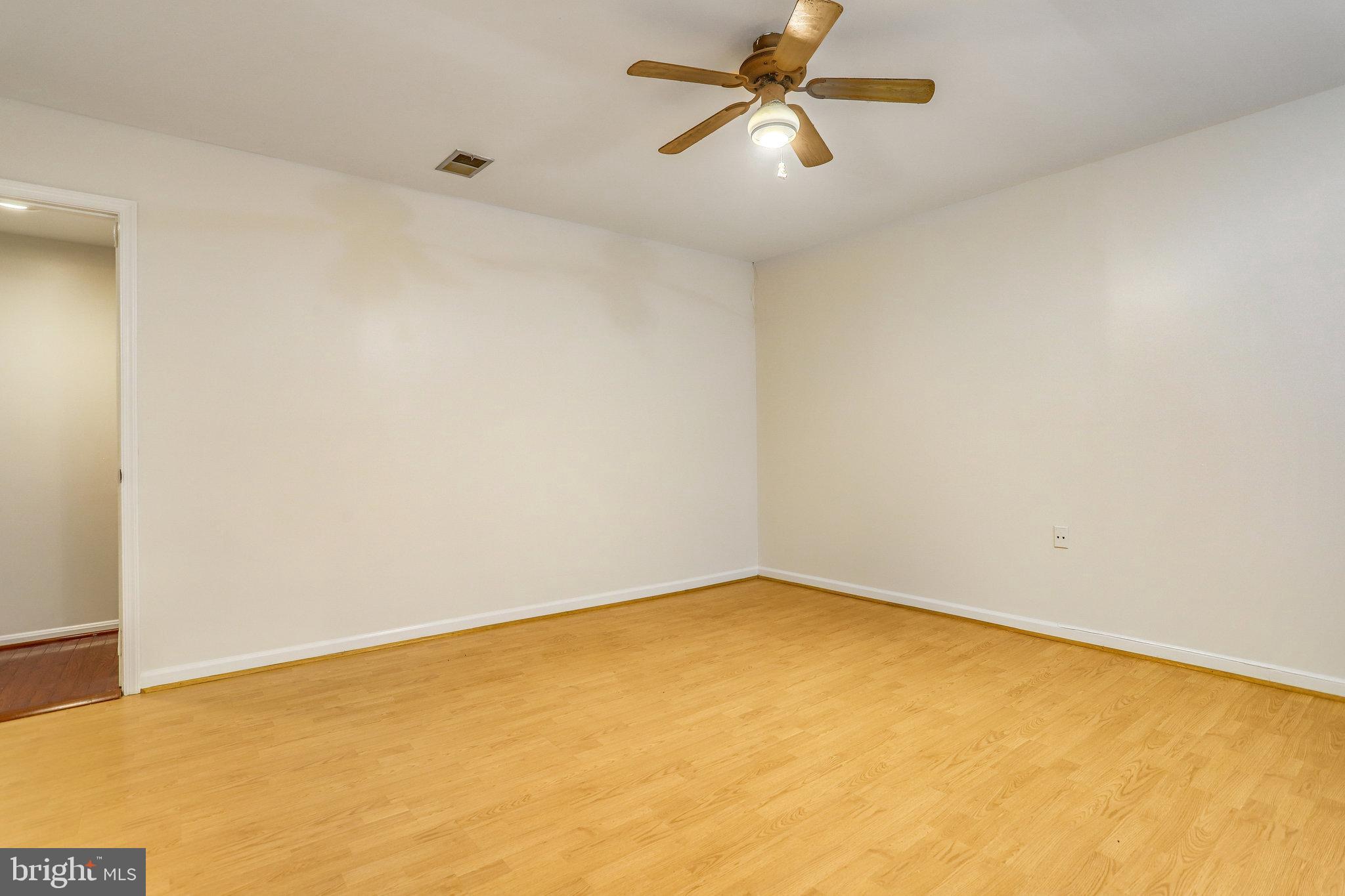 3729 Roxbury Ln