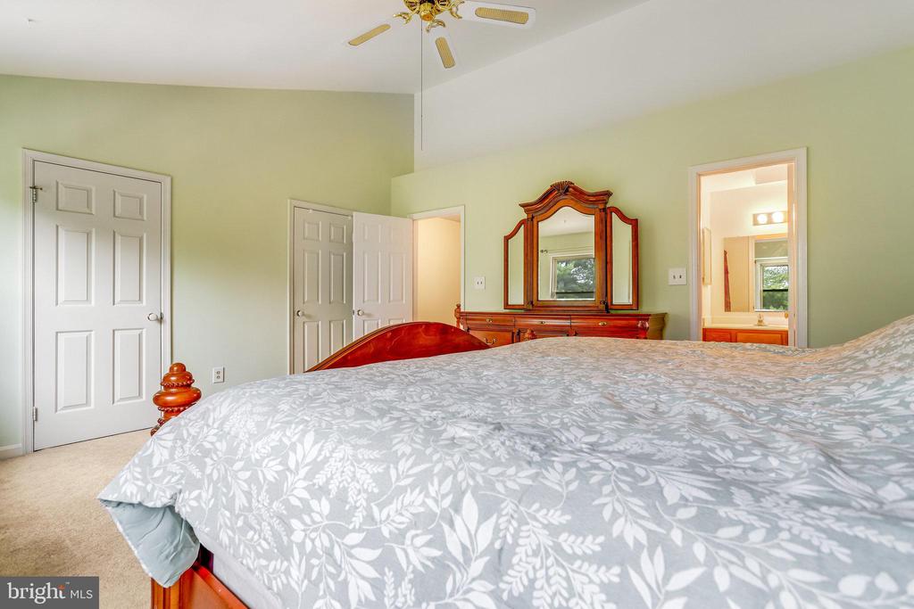 3729 Roxbury Ln