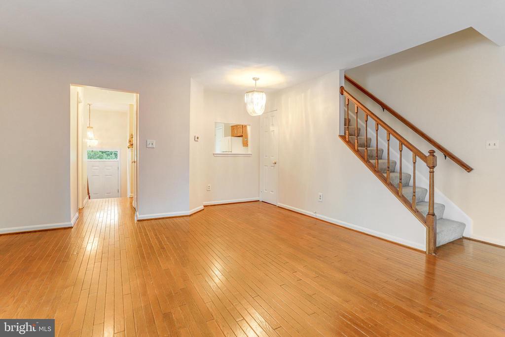 3729 Roxbury Ln