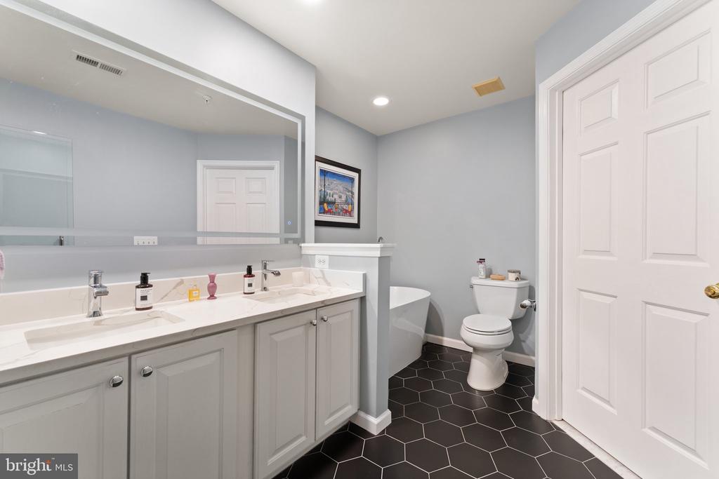9151 Silvershadow Ct