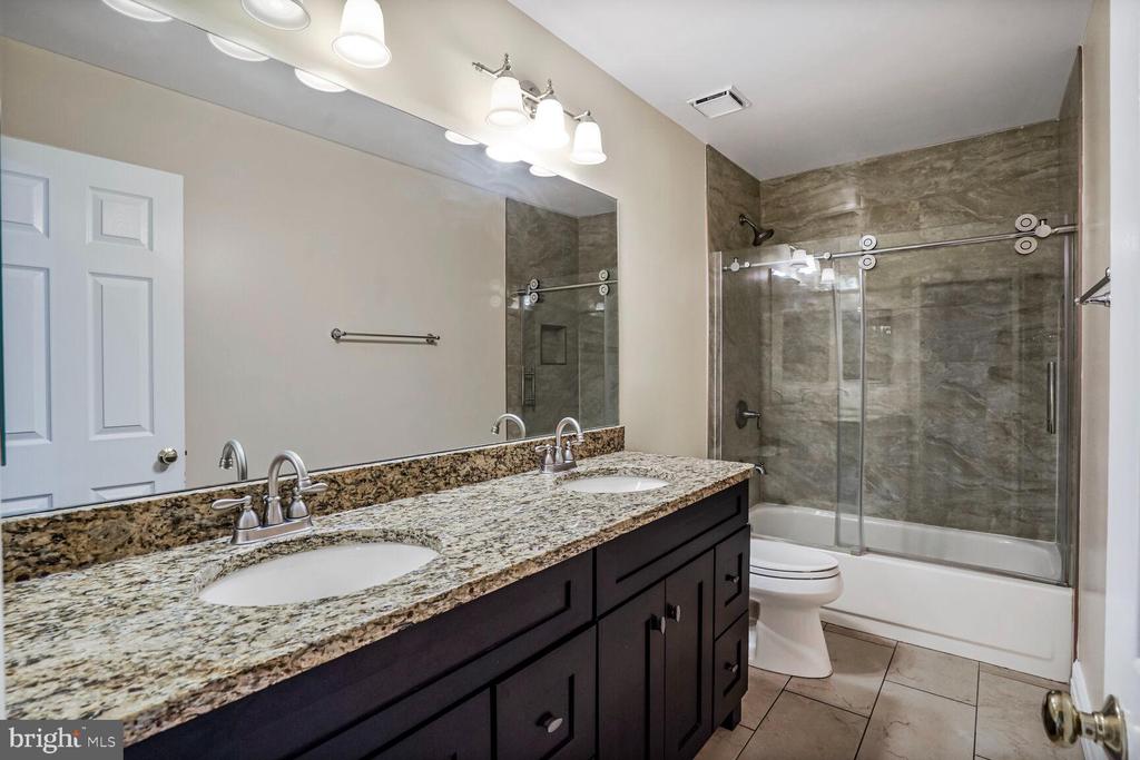 3512 ARMFIELD FARM DRIVE