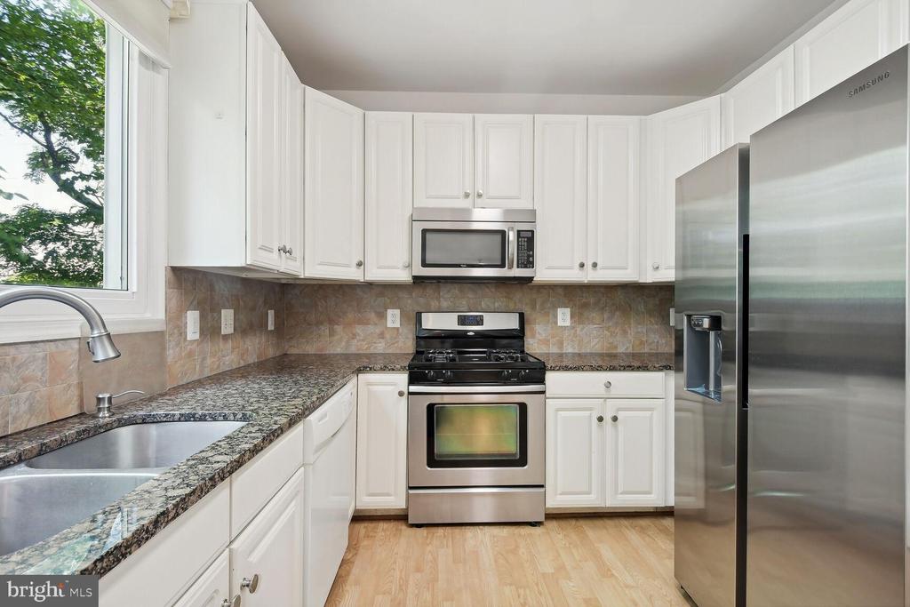 3512 ARMFIELD FARM DRIVE