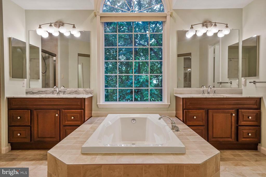 3512 ARMFIELD FARM DRIVE