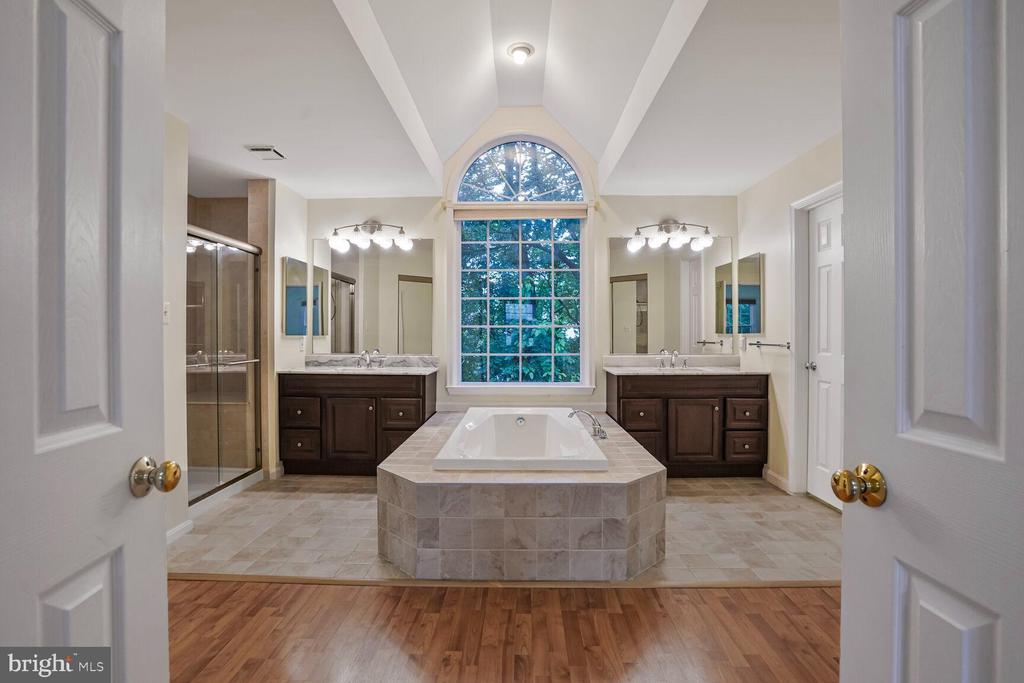 3512 ARMFIELD FARM DRIVE