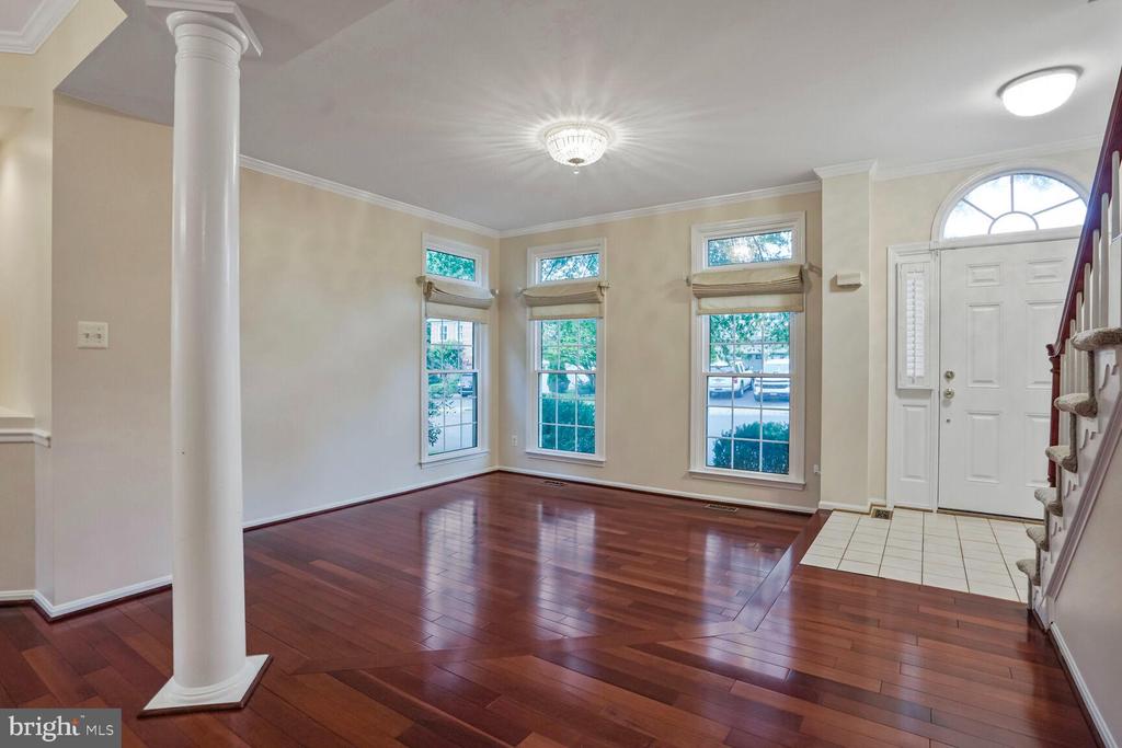 3512 ARMFIELD FARM DRIVE