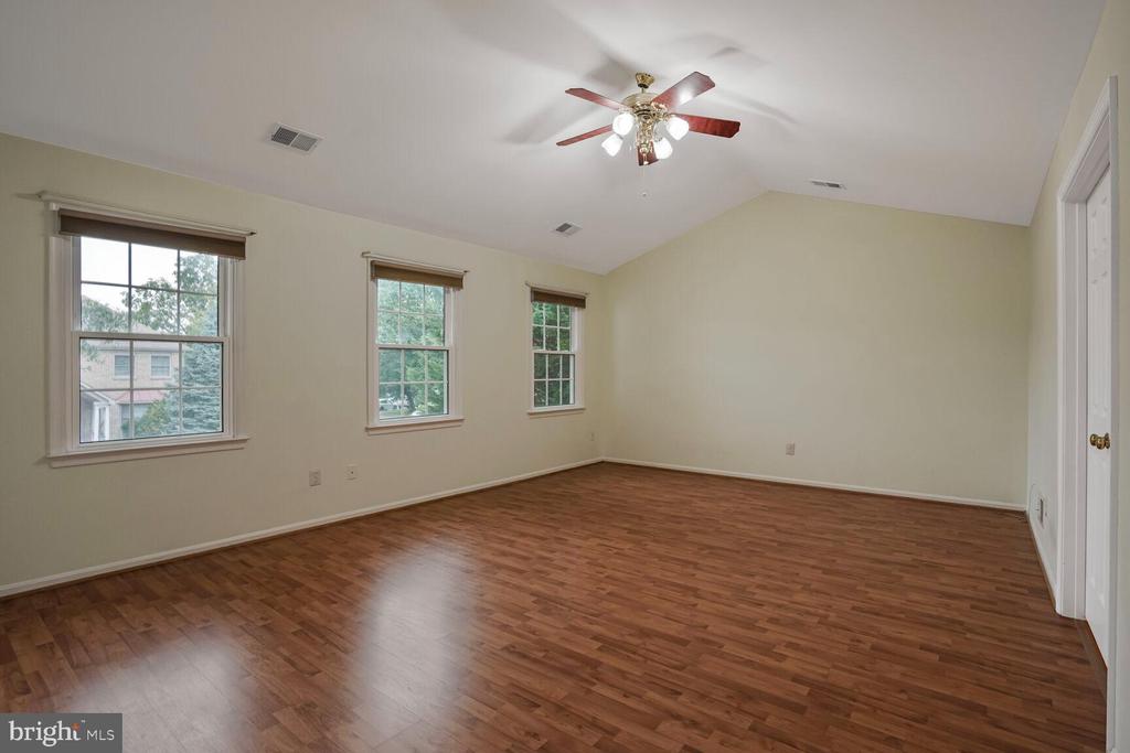 3512 ARMFIELD FARM DRIVE