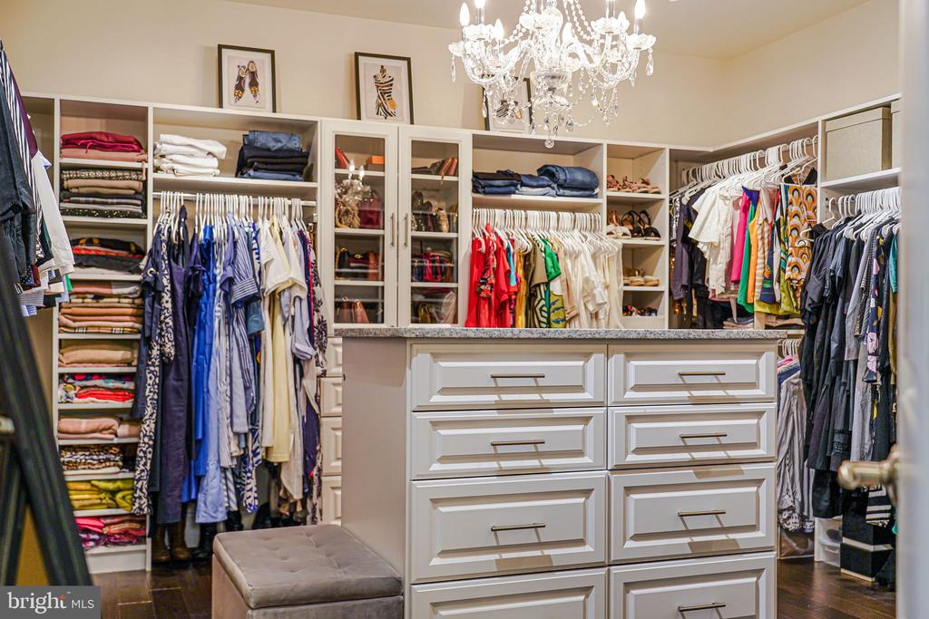 6513 MANOR RIDGE COURT
