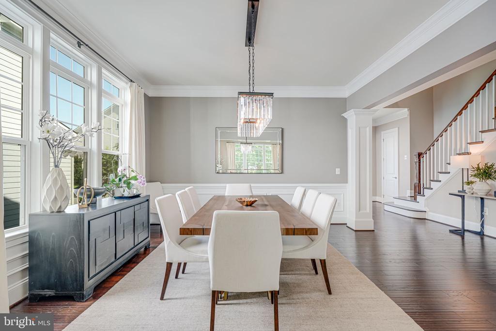 6513 MANOR RIDGE COURT